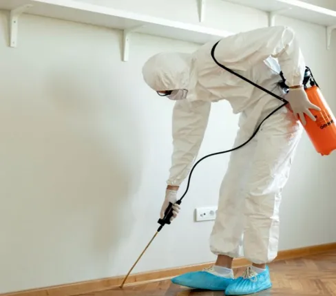 Technicien Sobimex en intervention pulvérisation