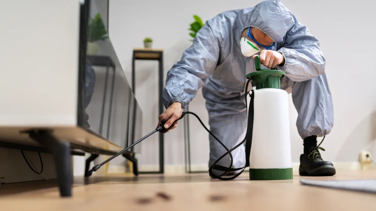 Technicien Sobimex en équipement de protection